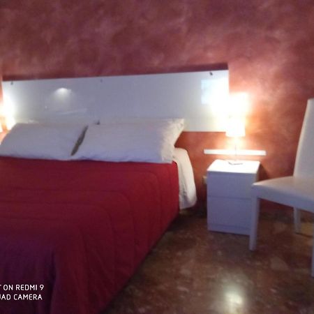 Bed & Breakfast Fontanarossa Airport -Private Parking- คาตาเนีย ภายนอก รูปภาพ