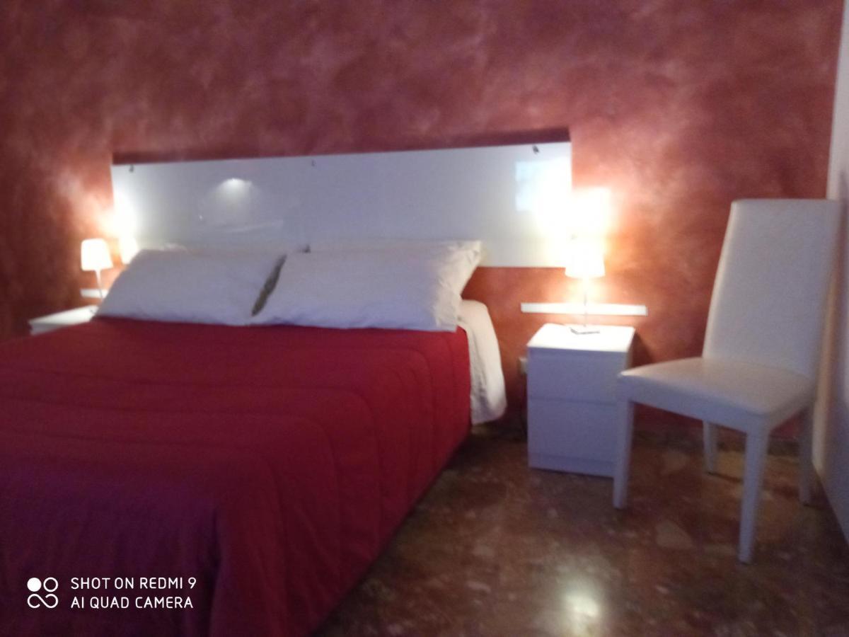 Bed & Breakfast Fontanarossa Airport -Private Parking- คาตาเนีย ภายนอก รูปภาพ