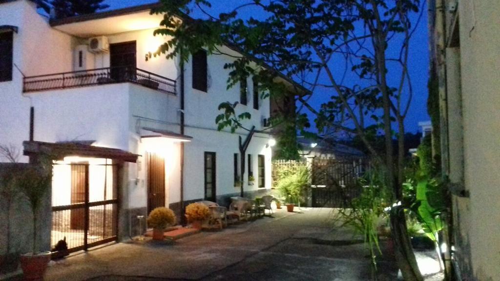 Bed & Breakfast Fontanarossa Airport -Private Parking- คาตาเนีย ภายนอก รูปภาพ