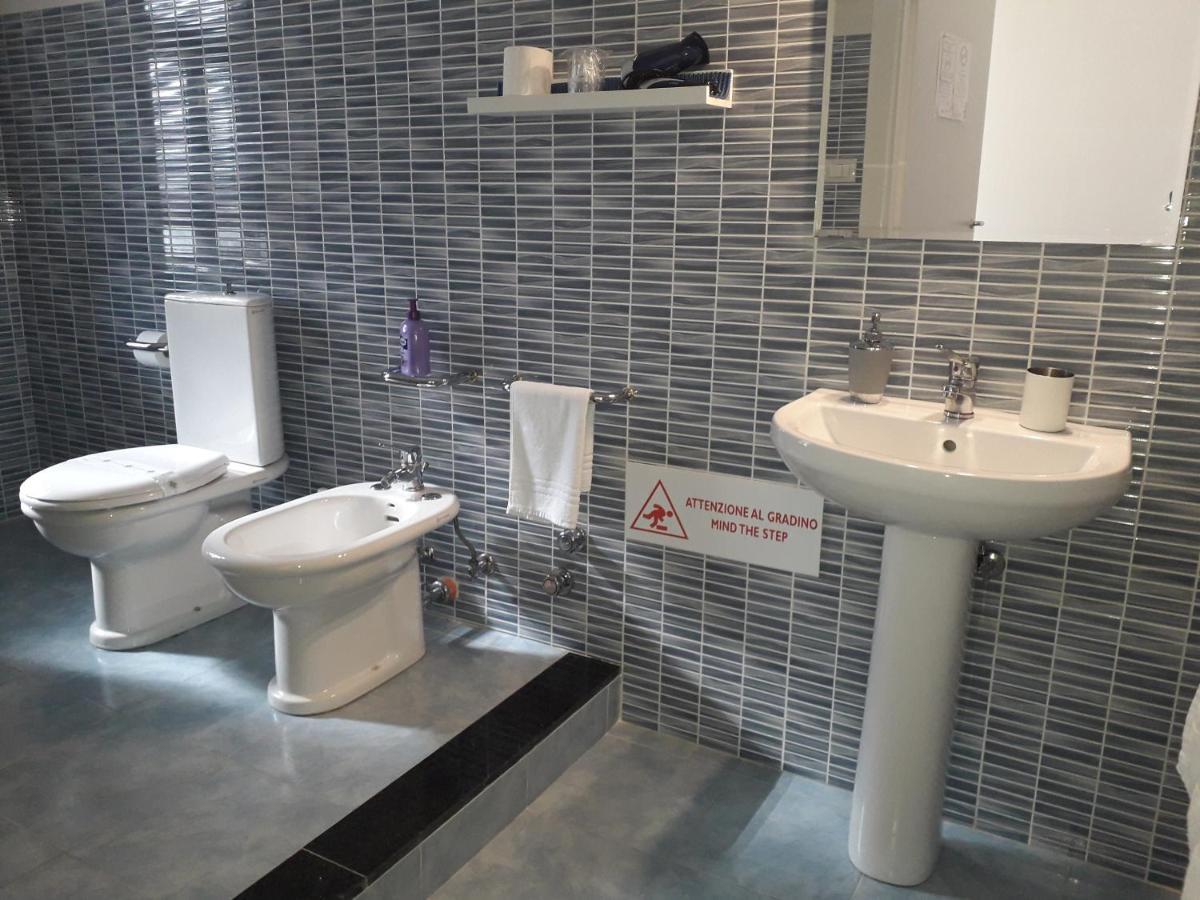 Bed & Breakfast Fontanarossa Airport -Private Parking- คาตาเนีย ภายนอก รูปภาพ